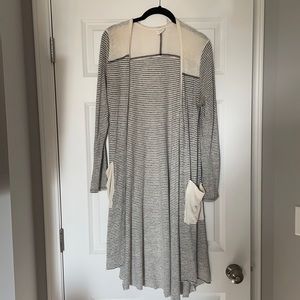Long sleeve cardigan with pockets